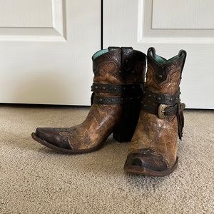 EUC Ladies’ Corral Fringed and Studded Metallic Cognac Strappy Ankle Boot